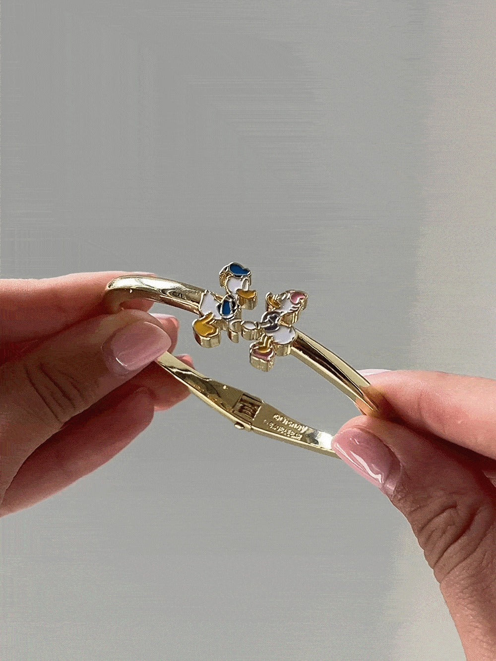 Disney Donald Duck & Daisy Duck Kissing Cuff Bracelet - Donald Duck & Daisy Duck