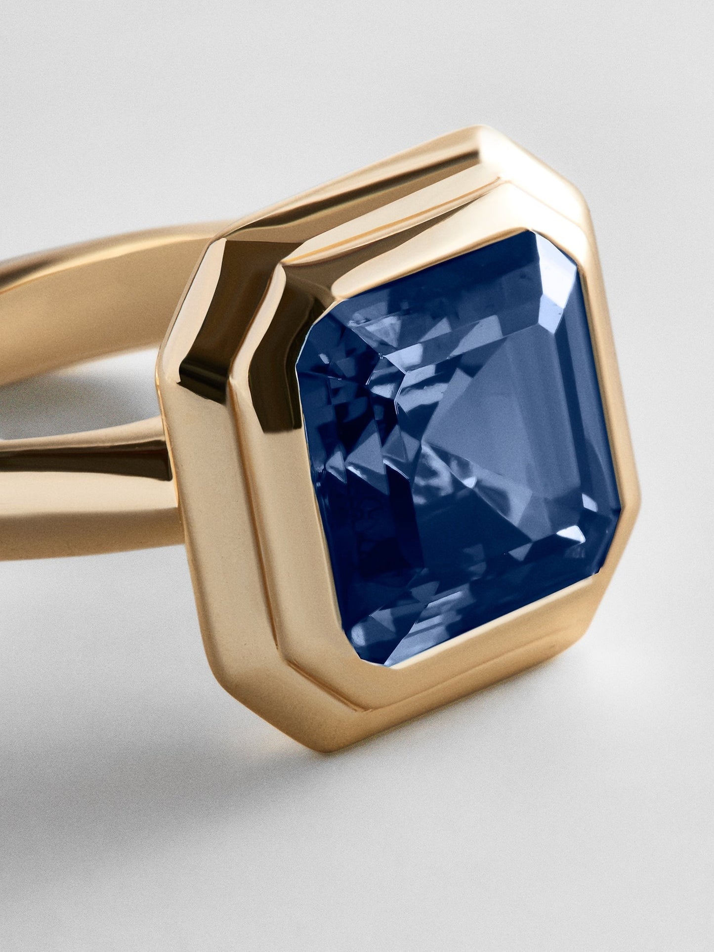 Gold Etched Bezel Custom Birthstone Ring - Sapphire