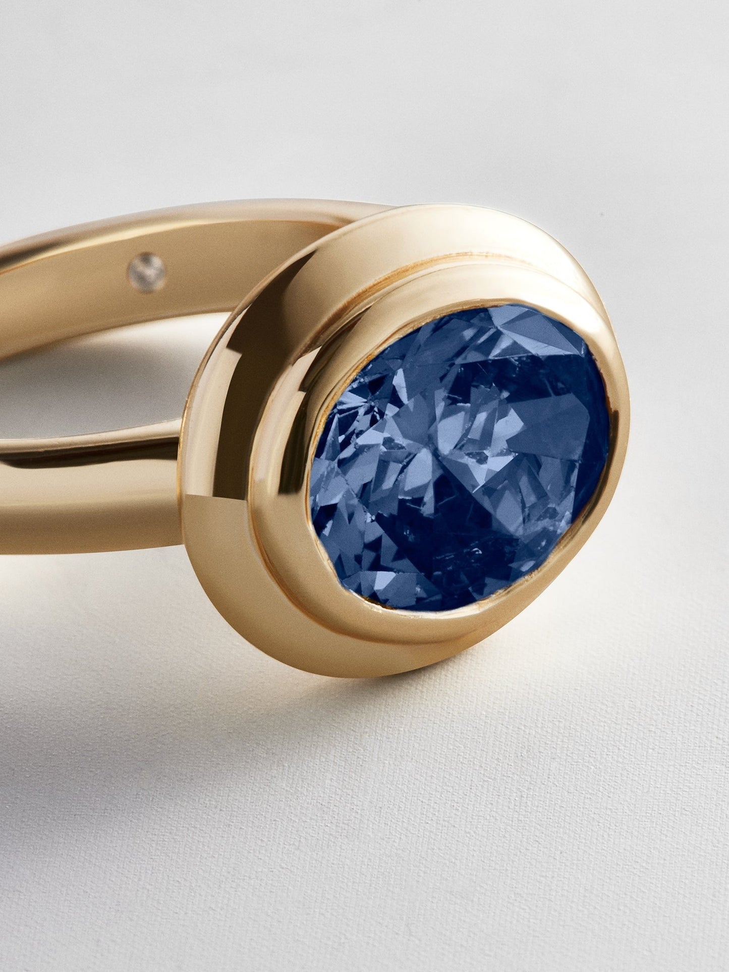 Gold Etched Bezel Custom Birthstone Ring - Sapphire